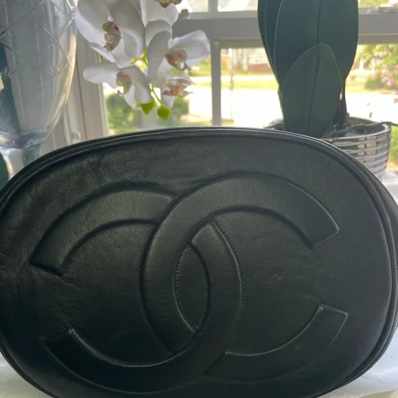 Chanel Bucket Bag - Picture 5 of 8